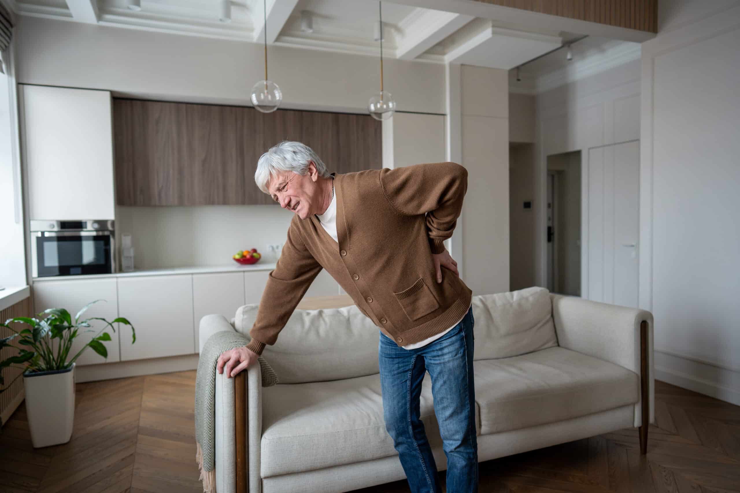 Haltungsfehler treten häufig nach dem 50. Lebensjahr auf.